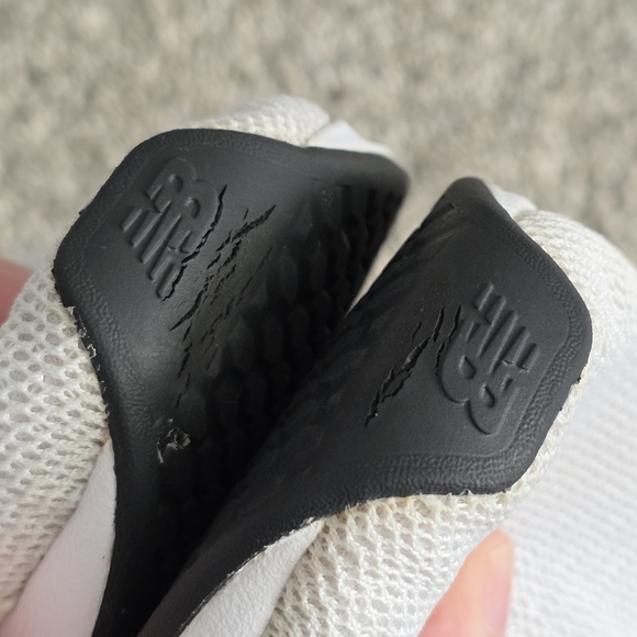 New Balance Womens Roav Fresh Foam Running Shoes White/Black WROAVWB Size 8B - Picture 6 of 13